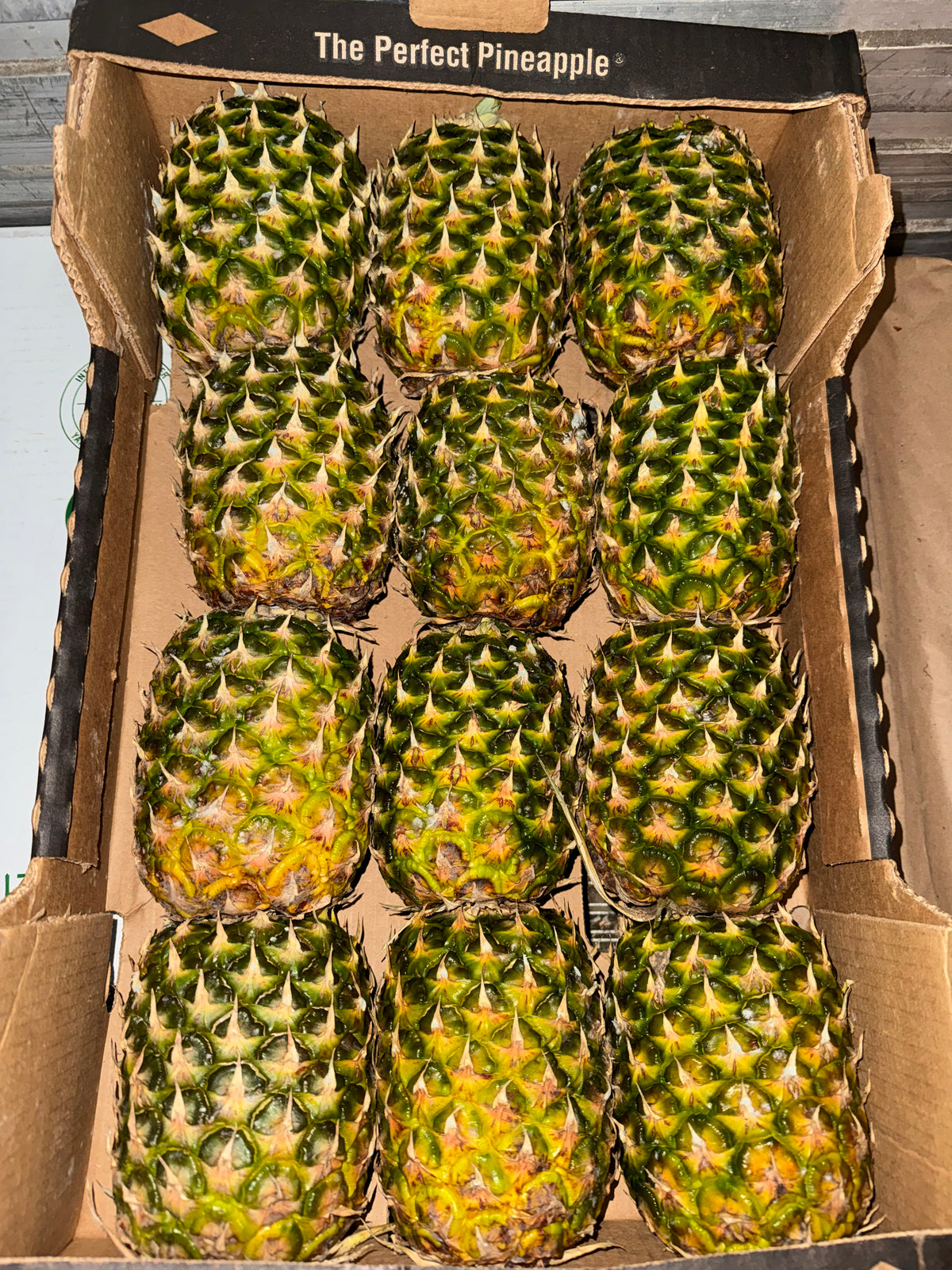 Pineapple crownless 30 pounds